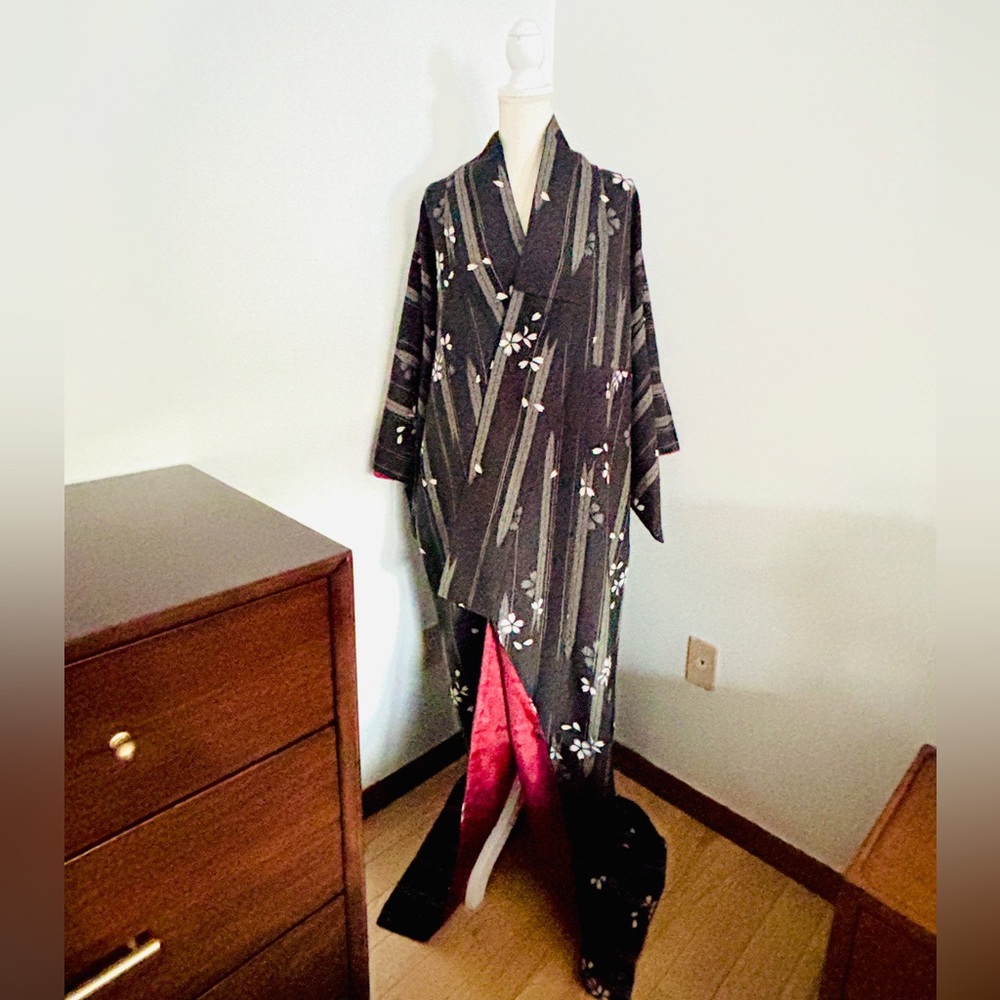 Full Length Japanese Kimono Set | Includes Foldable Display Hanger - Picture 14 of 15